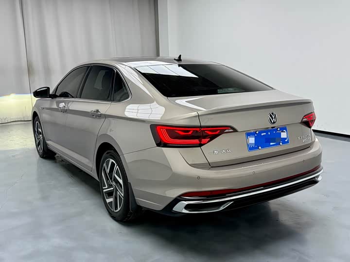 Фото 12 - Volkswagen Sagitar L