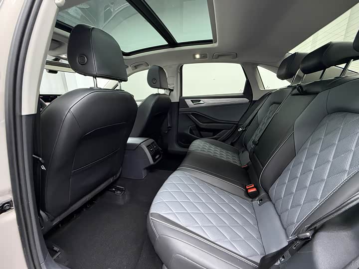 Фото 8 - Volkswagen Sagitar L