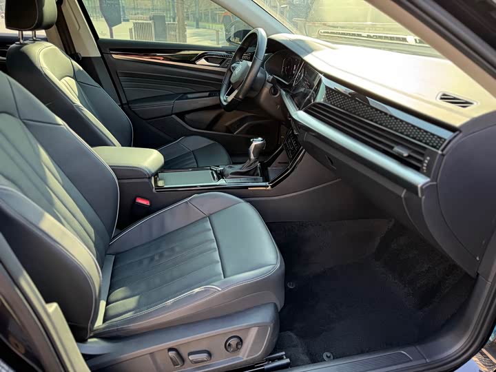 Фото 10 - Volkswagen Passat