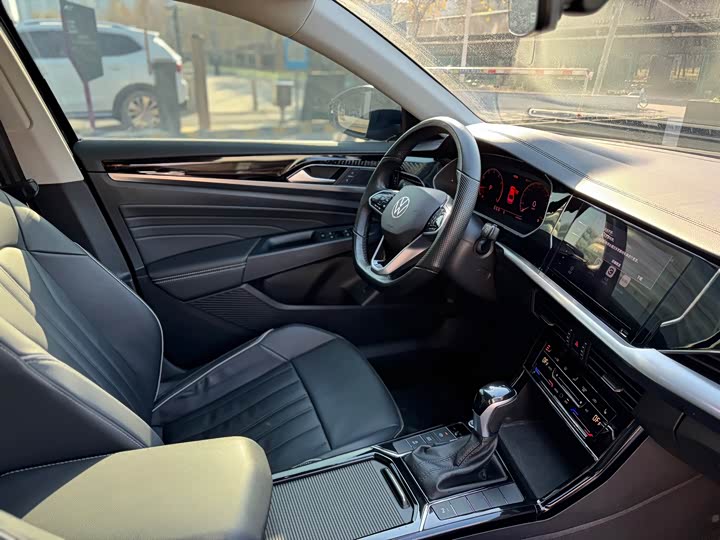 Фото 11 - Volkswagen Passat