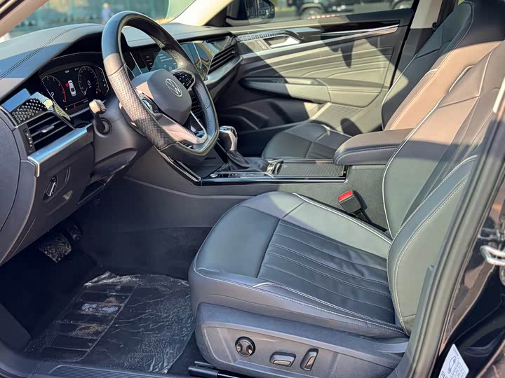 Фото 8 - Volkswagen Passat