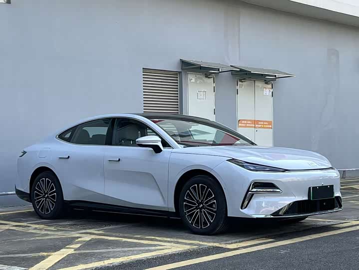 Фото 3 - Geely Galaxy Starshine 8 EM-i