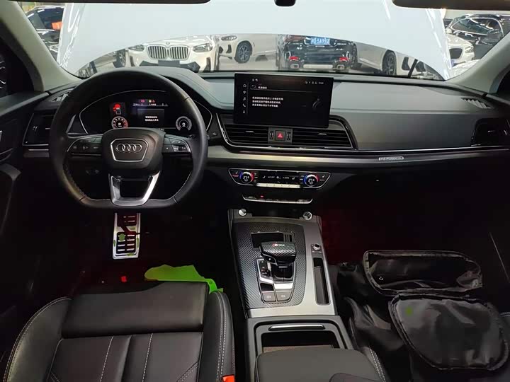 Фото 10 - Audi Q5L