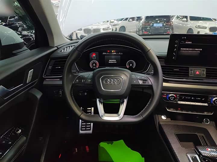 Фото 11 - Audi Q5L