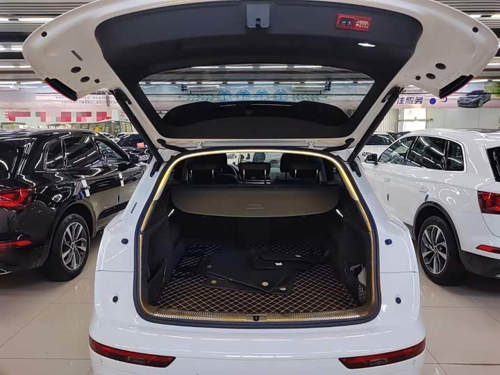 Фото 19 - Audi Q5L