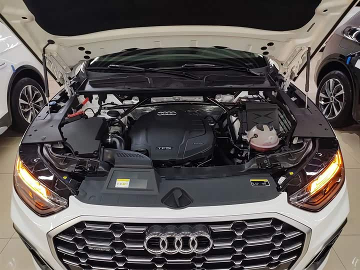 Фото 20 - Audi Q5L