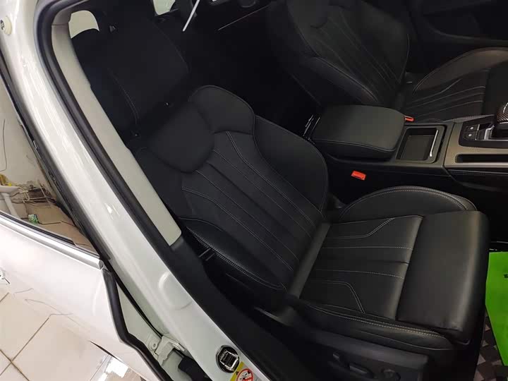 Фото 25 - Audi Q5L