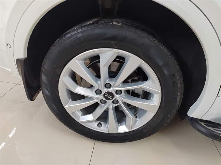 Фото 26 - Audi Q5L