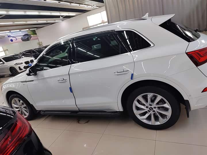 Фото 5 - Audi Q5L