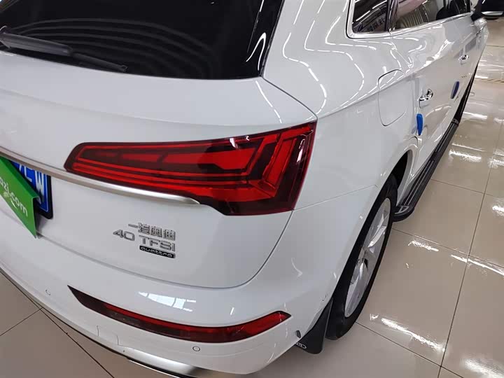 Фото 8 - Audi Q5L