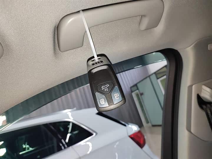 Фото 9 - Audi Q5L