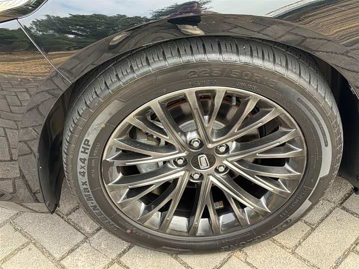 Фото 11 - Bestune B70