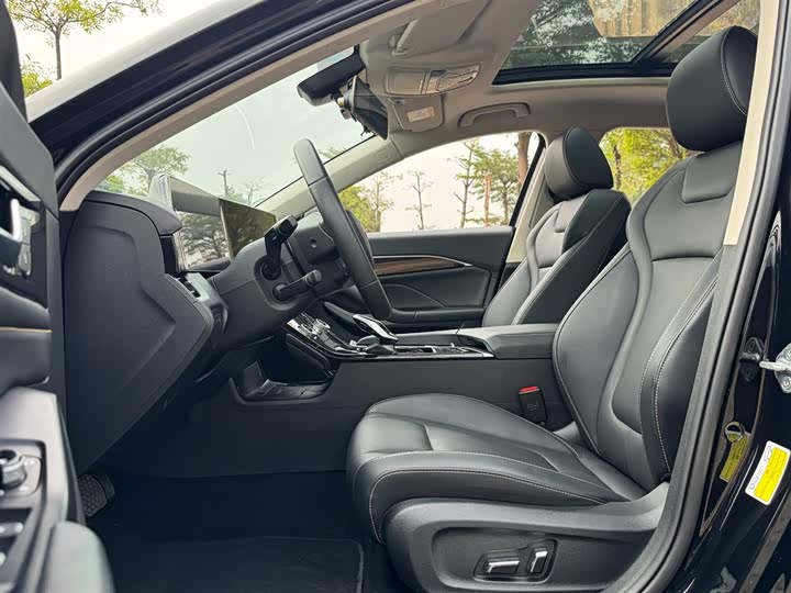 Фото 12 - Bestune B70