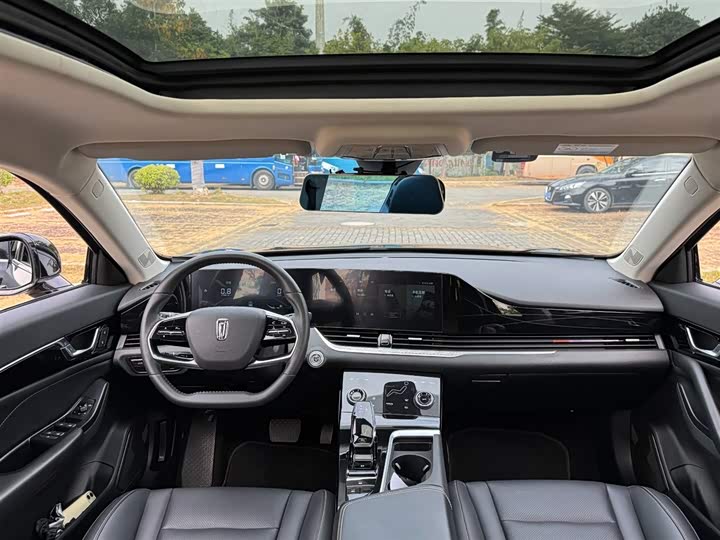 Фото 13 - Bestune B70