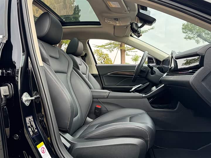 Фото 14 - Bestune B70