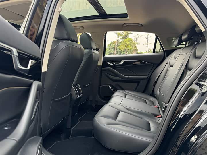 Фото 15 - Bestune B70