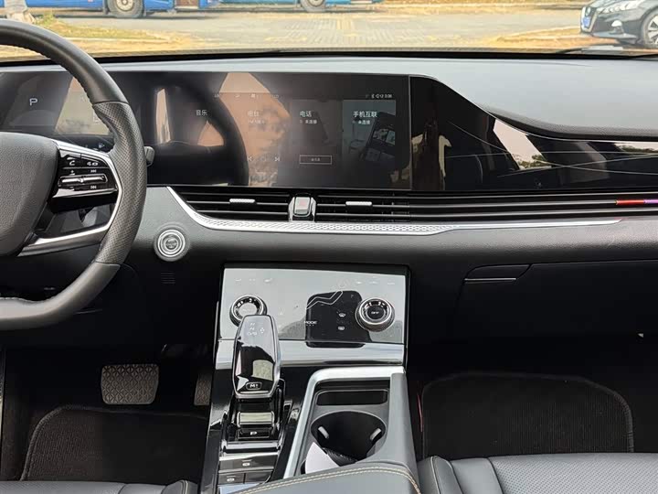 Фото 18 - Bestune B70