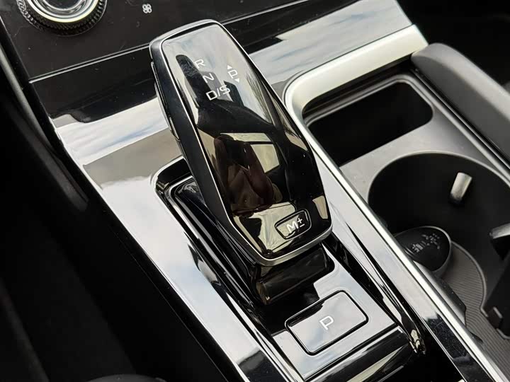 Фото 24 - Bestune B70