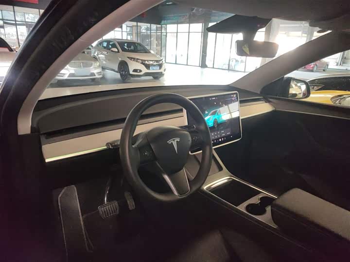 Фото 10 - Tesla Model Y