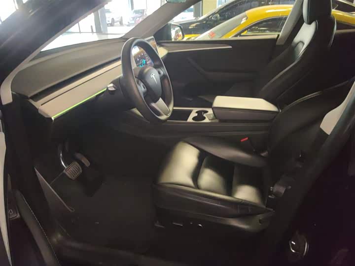 Фото 15 - Tesla Model Y