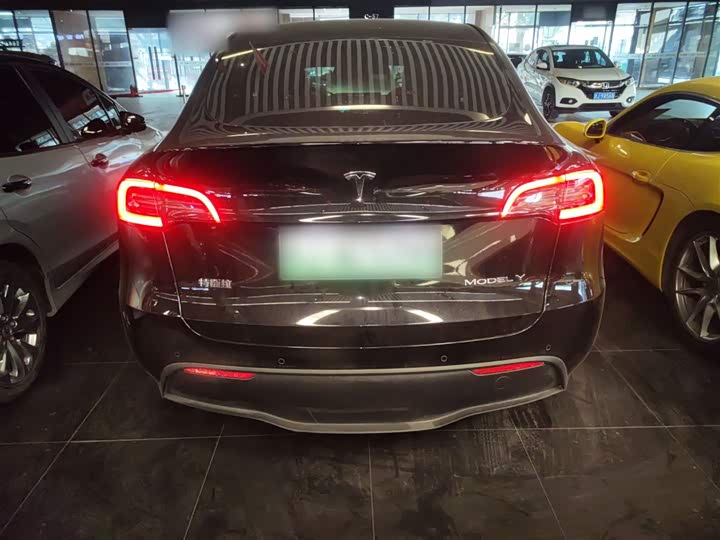 Фото 6 - Tesla Model Y