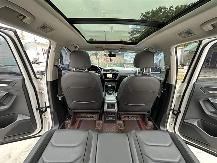 Фото 10 - Volkswagen Tiguan L Pro