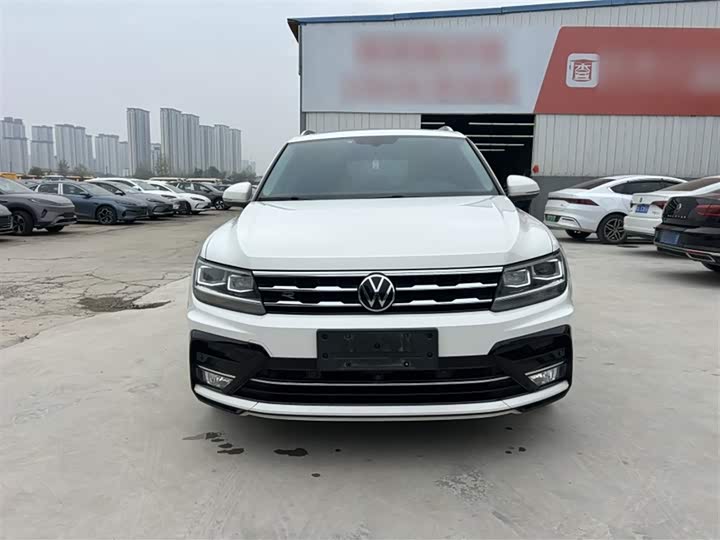 Фото 3 - Volkswagen Tiguan L Pro
