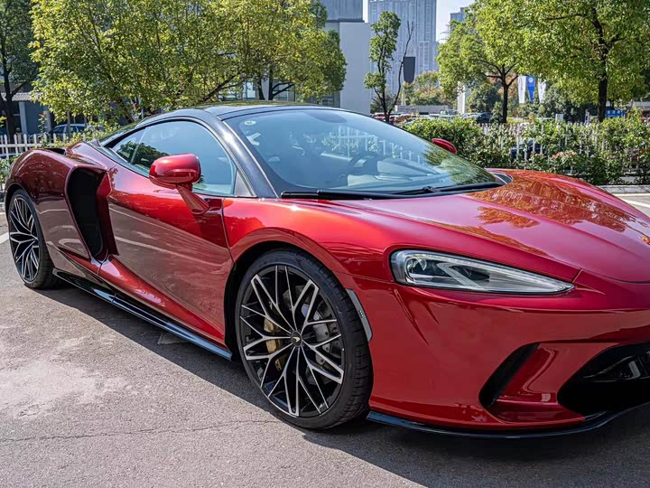 Фото 2 - McLaren GT