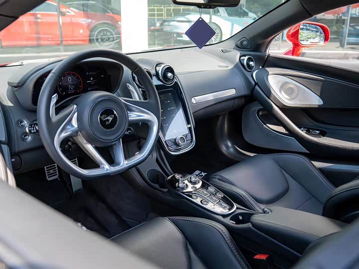 Фото 6 - McLaren GT