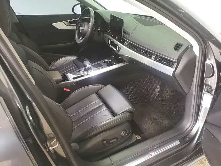 Фото 11 - Audi A4L