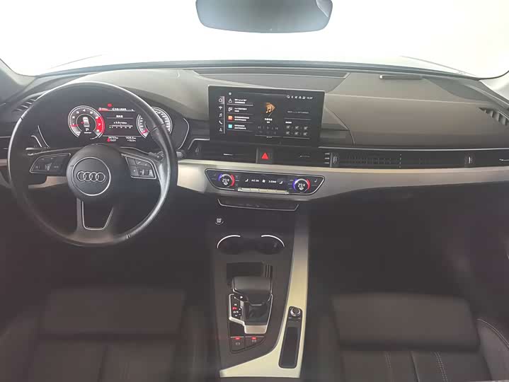 Фото 13 - Audi A4L