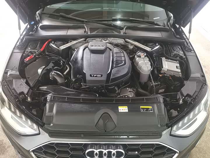 Фото 4 - Audi A4L