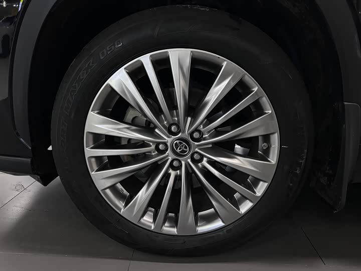 Фото 13 - Toyota Highlander