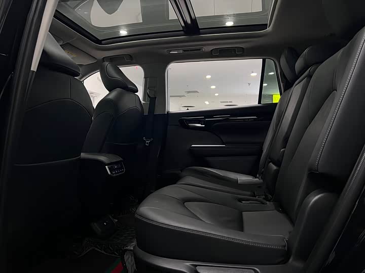 Фото 28 - Toyota Highlander