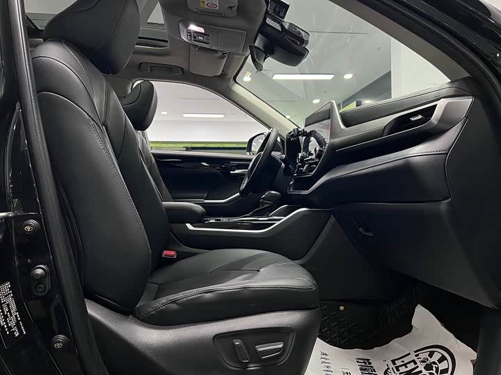 Фото 30 - Toyota Highlander