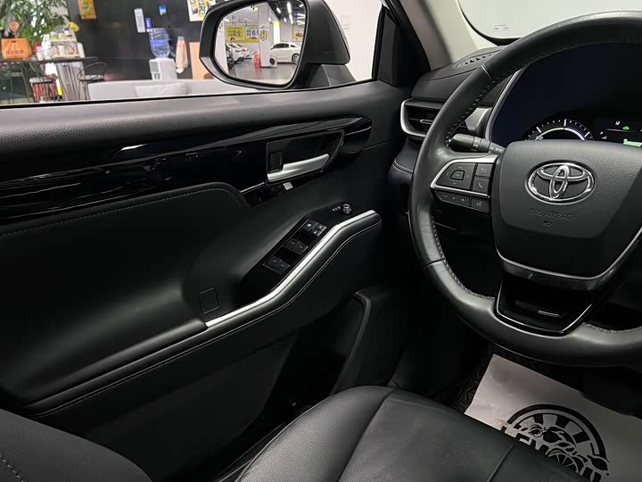 Фото 32 - Toyota Highlander