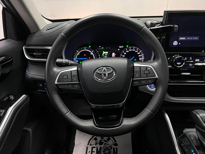 Фото 33 - Toyota Highlander