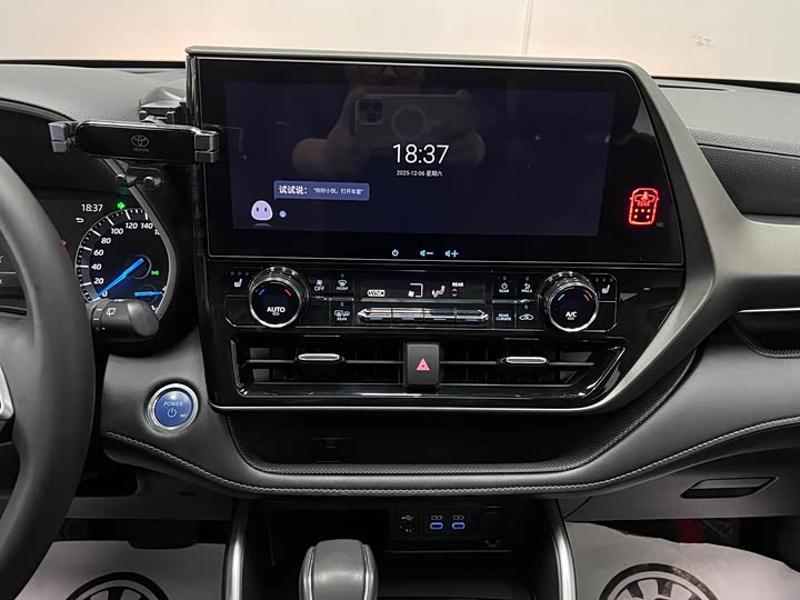 Фото 34 - Toyota Highlander