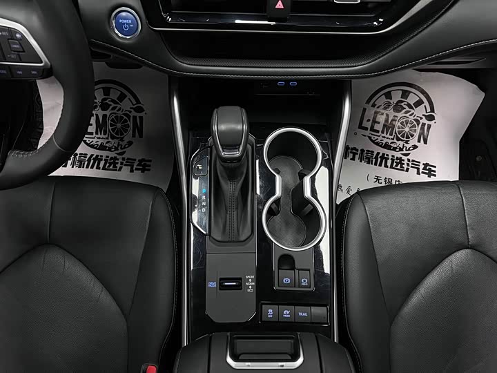 Фото 35 - Toyota Highlander