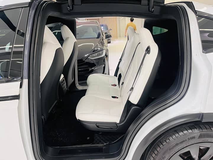 Фото 22 - Tesla Model X