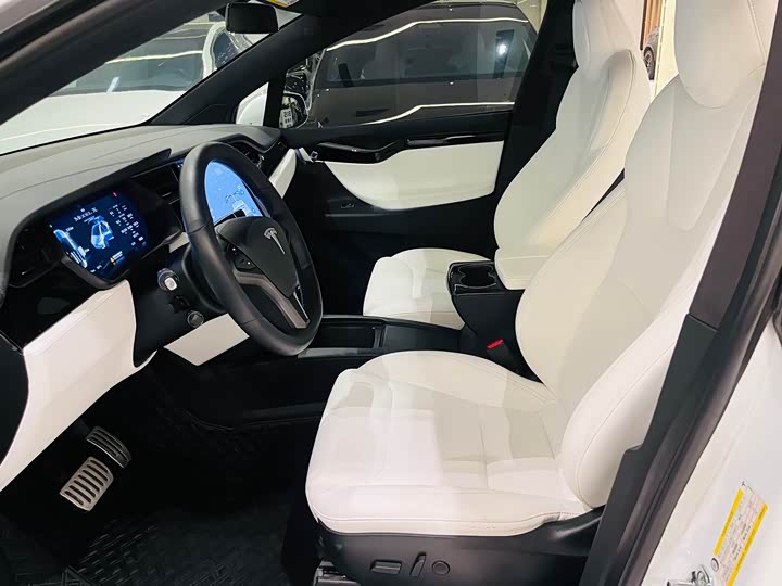Фото 6 - Tesla Model X