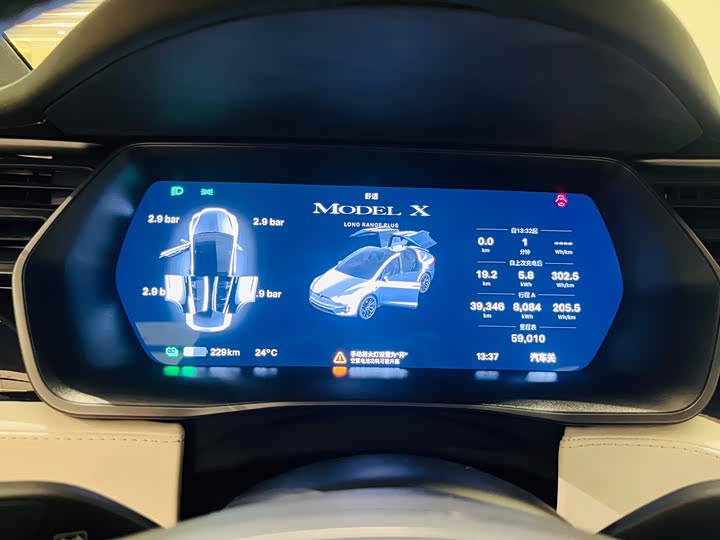 Фото 8 - Tesla Model X