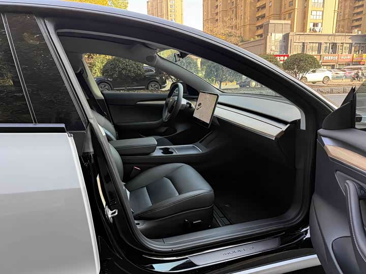 Фото 11 - Tesla Model 3