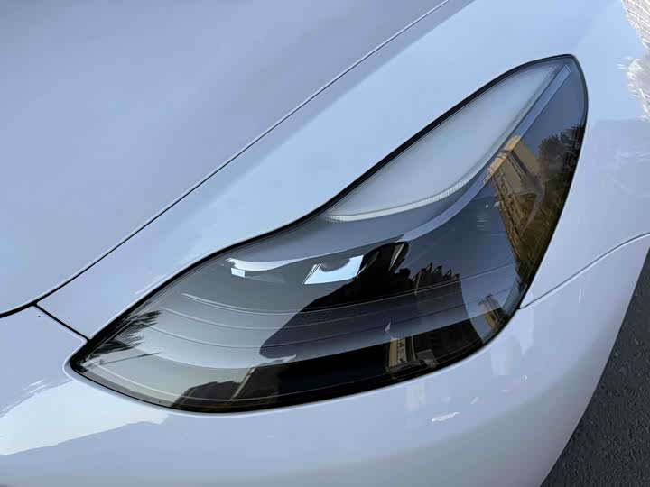 Фото 3 - Tesla Model 3