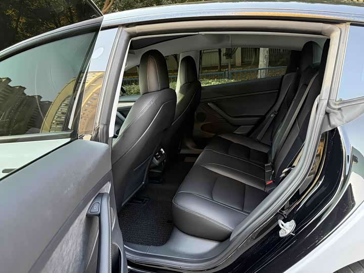 Фото 8 - Tesla Model 3