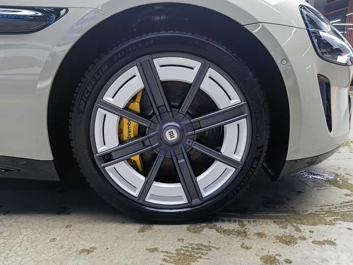 Фото 17 - Xiaomi SU7