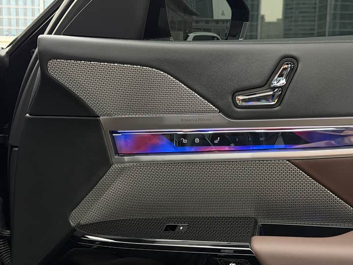 Фото 12 - BMW 7 Series