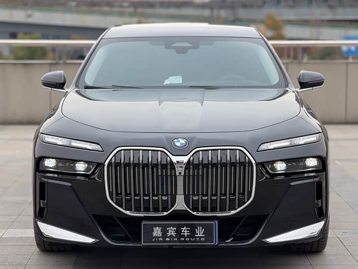 Фото 2 - BMW 7 Series