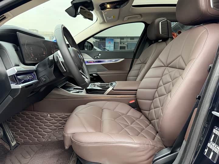 Фото 8 - BMW 7 Series