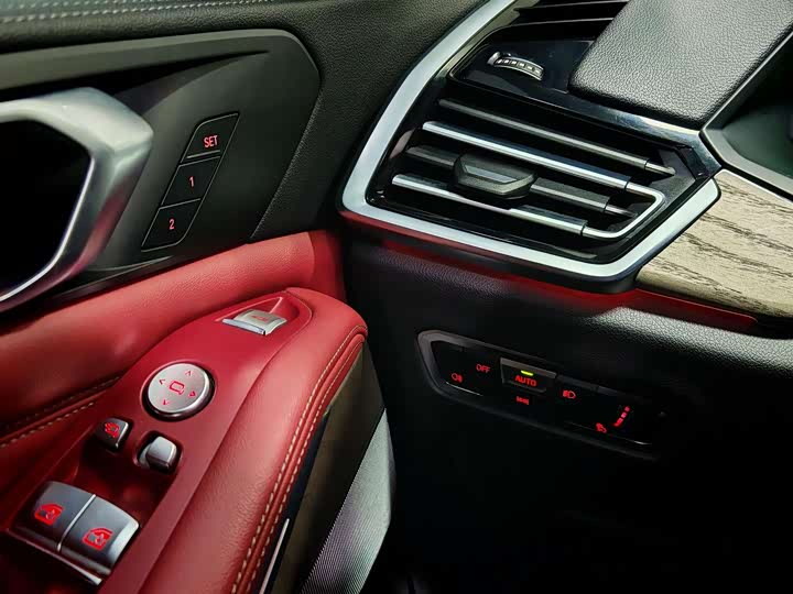 Фото 16 - BMW X5